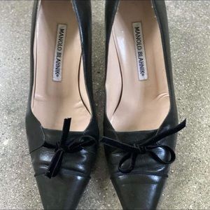 Manalo Blahnik heels size 9.5 black bow great condition originally $750